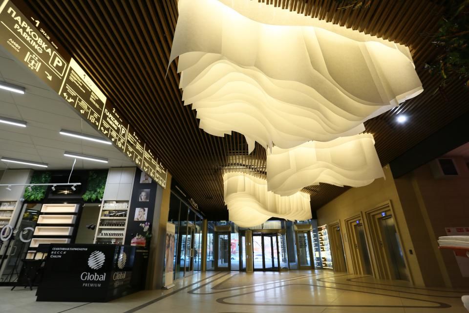 Подвесной потолок в торговом центре